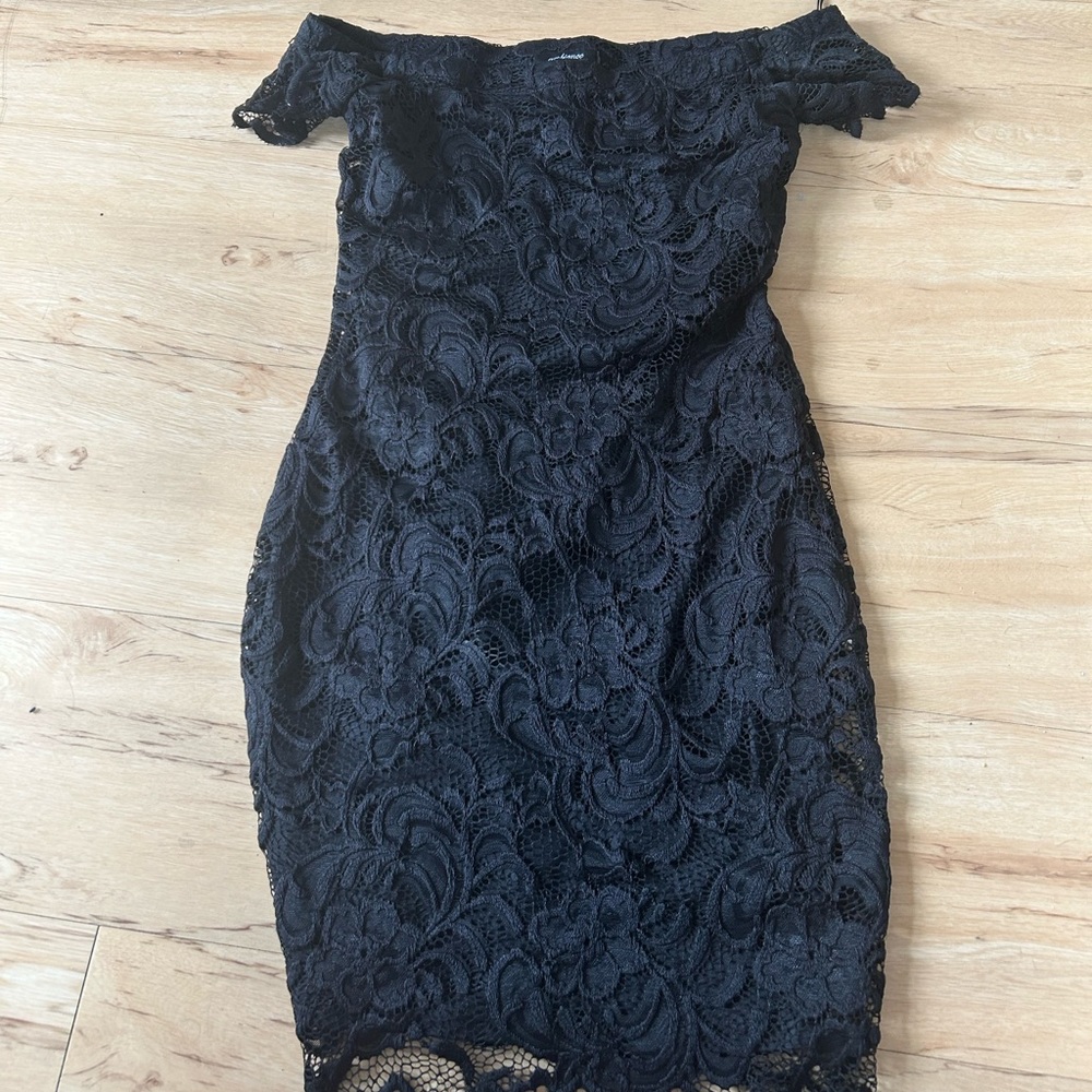 Lace bodycon off the shoulder dress